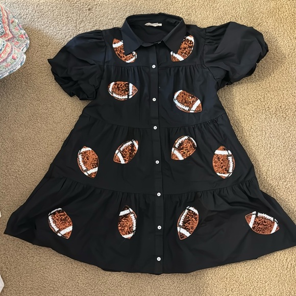 Peach love football game day outfit! - Picture 1 of 3